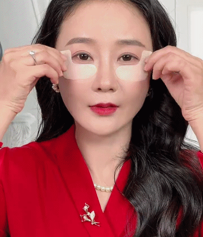 每晚貼一貼，輕鬆淡化眼紋、眼袋，多買多送，僅限今天！免費包郵，不滿意直接退！快下單試試吧，用了你不會後悔！